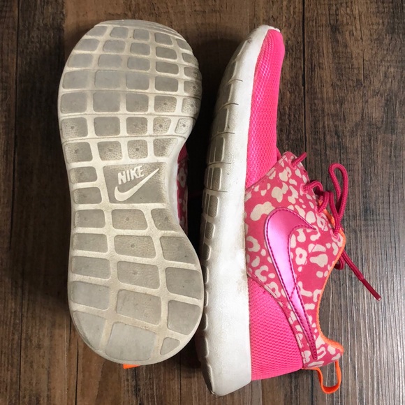 Nike Hot Pink Running Shoes Size 8 - Picture 3 of 4
